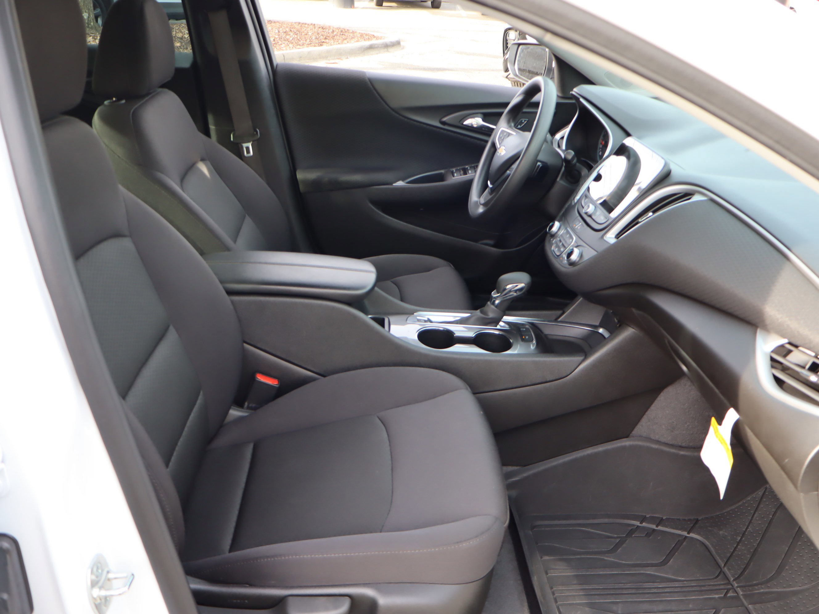 Used 2024 Chevrolet Malibu LT image 37