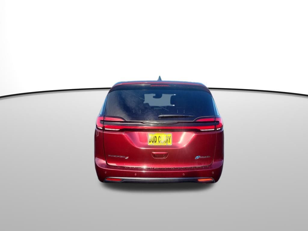 Used 2023 Chrysler Pacifica Limited w/ Uconnect Theater Family Group image 5