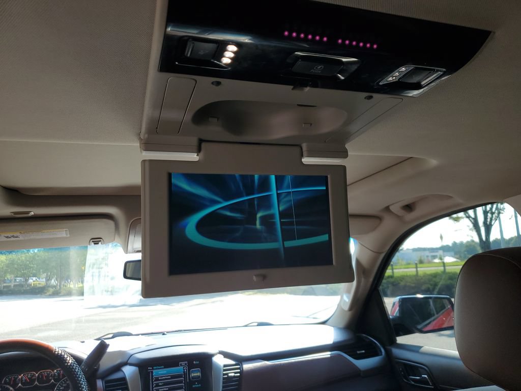 Used 2015 Chevrolet Suburban LTZ RWD image 18