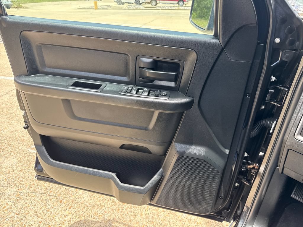 Used 2018 RAM 1500 Express w/ Black Ram 1500 Express Group AWD/4WD image 21