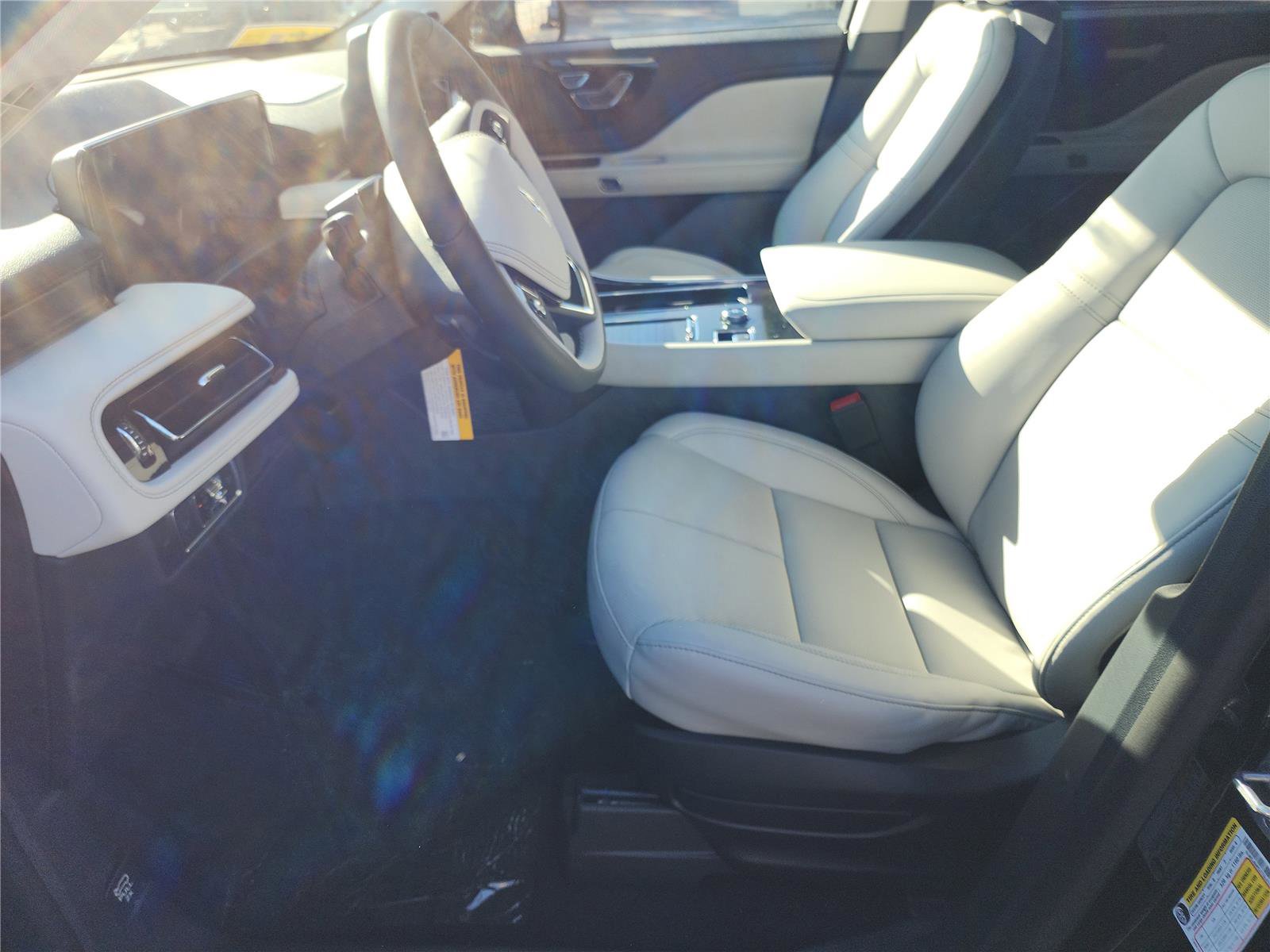 New 2026 Lincoln Aviator 2WD image 17