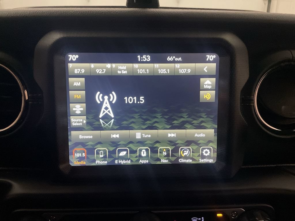 Used 2023 Jeep Wrangler Unlimited Sahara AWD/4WD image 7