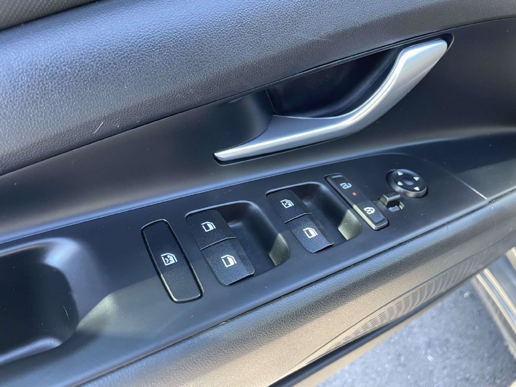 Certified 2025 Hyundai Elantra SEL FWD image 18