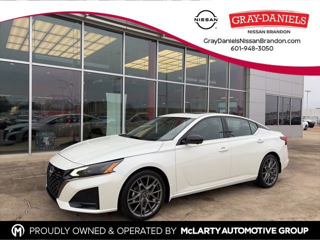 Certified 2024 Nissan Altima 2.0 SR image 1