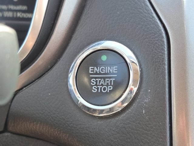 Used 2017 Ford Fusion SE w/ Fusion SE Technology Package FWD image 12