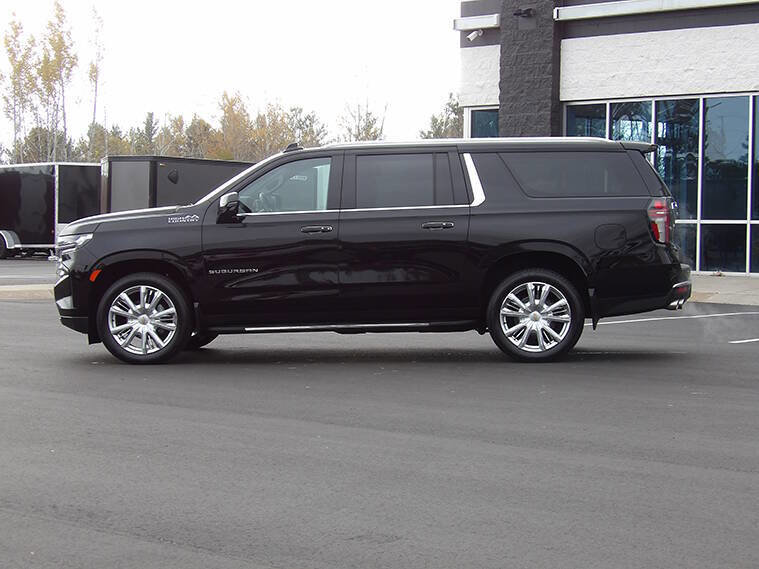 Used 2021 Chevrolet Suburban High Country image 3