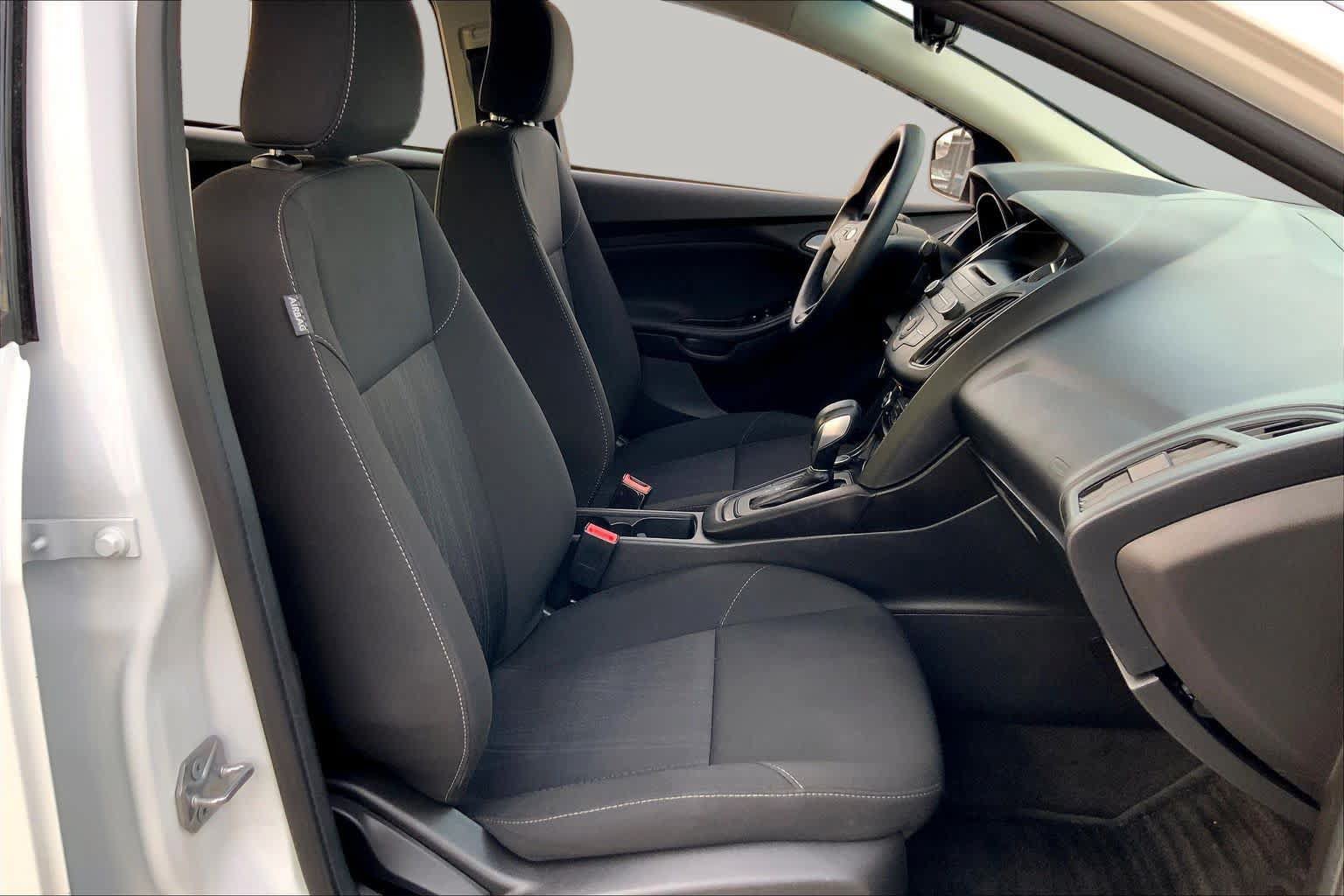 Used 2017 Ford Focus SE FWD image 9