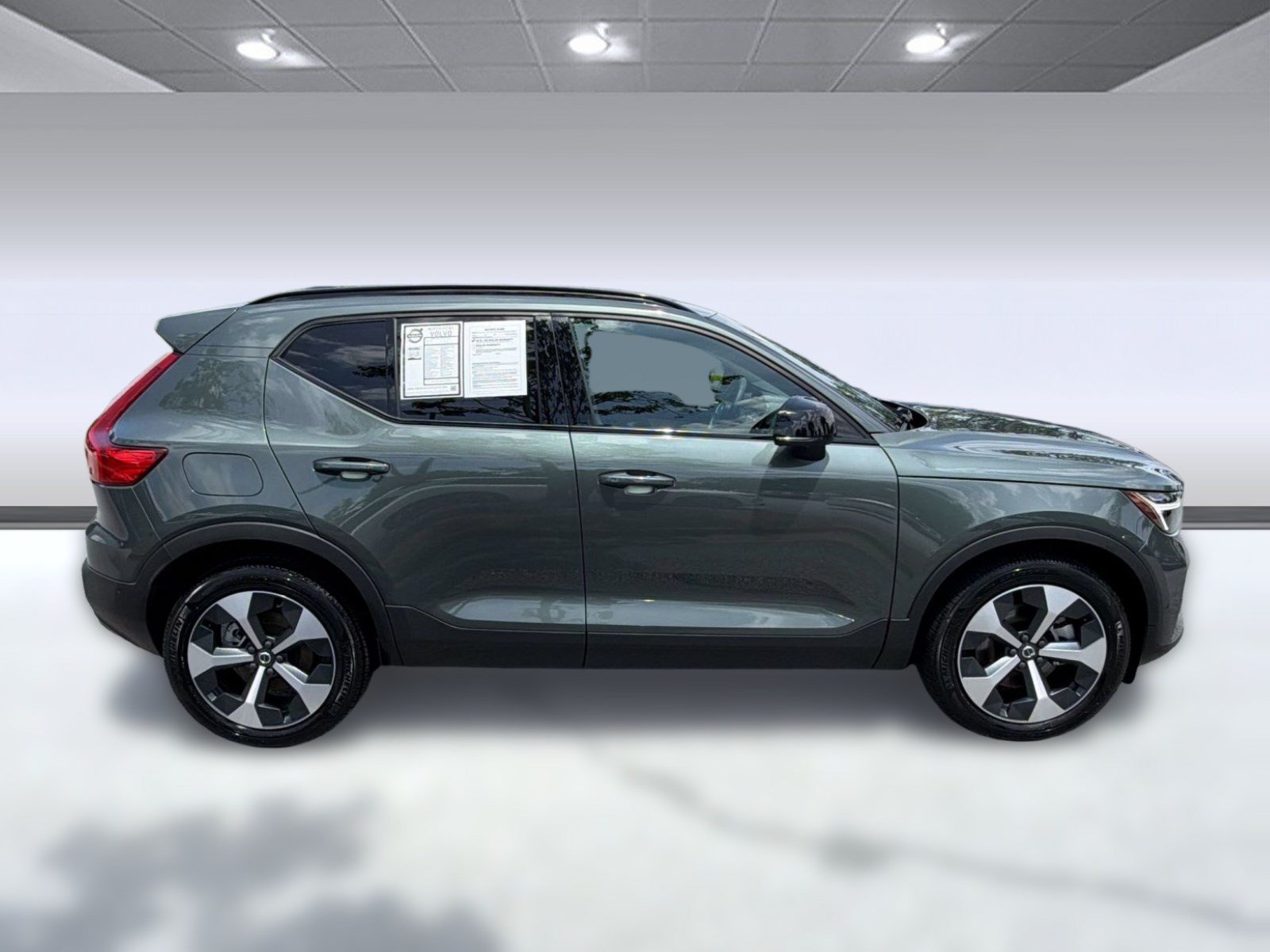 Certified 2026 Volvo XC40 B5 Plus AWD/4WD image 8