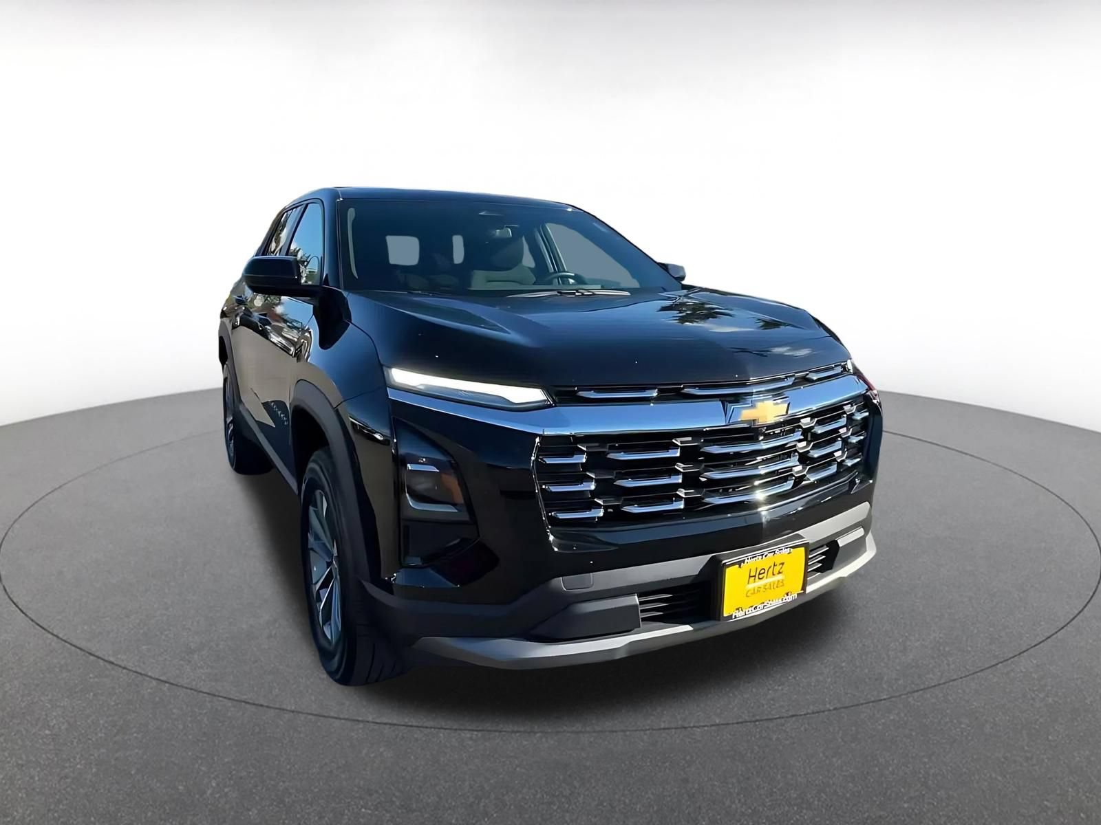 Used 2025 Chevrolet Equinox LT FWD image 3