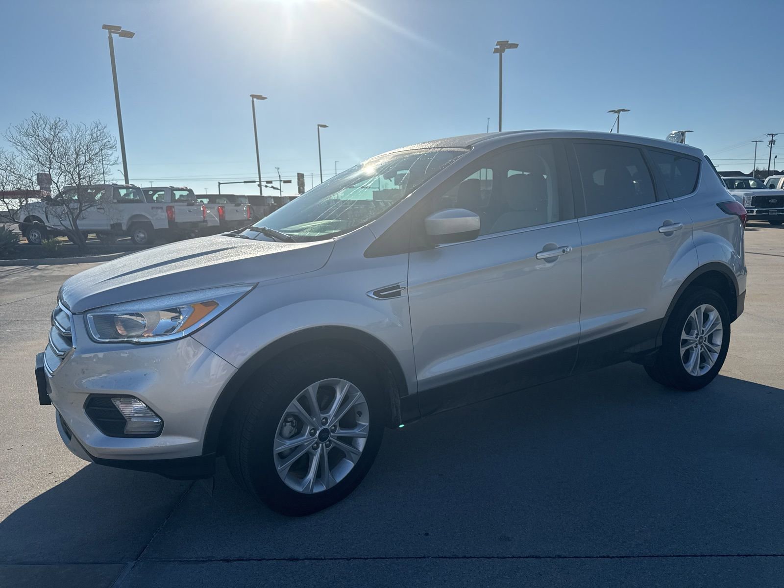 Used 2019 Ford Escape SE image 2