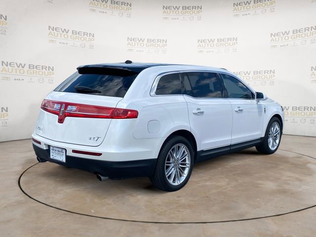 Used 2019 Lincoln MKT AWD image 5