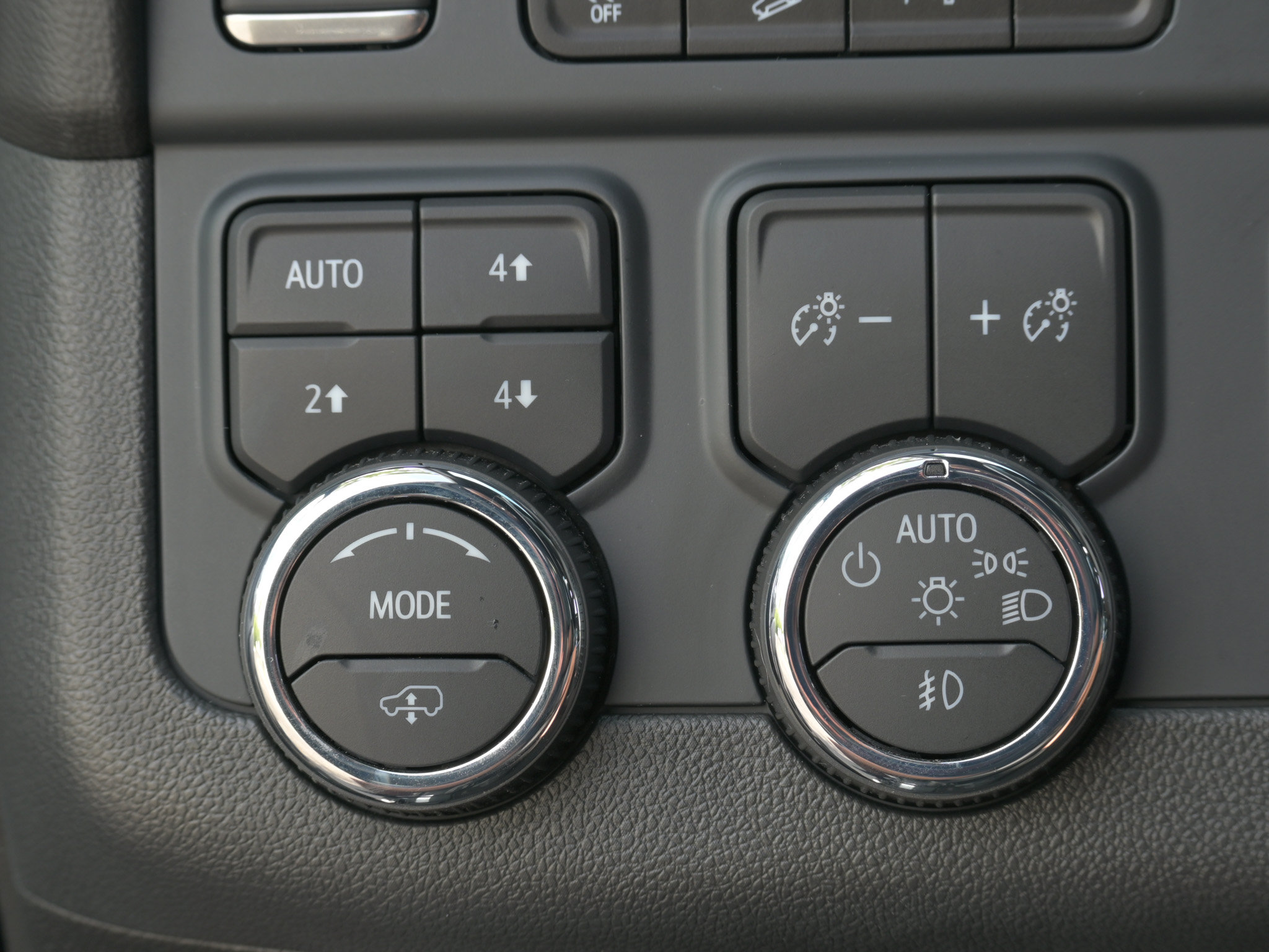 Used 2025 Chevrolet Suburban RST AWD/4WD image 24