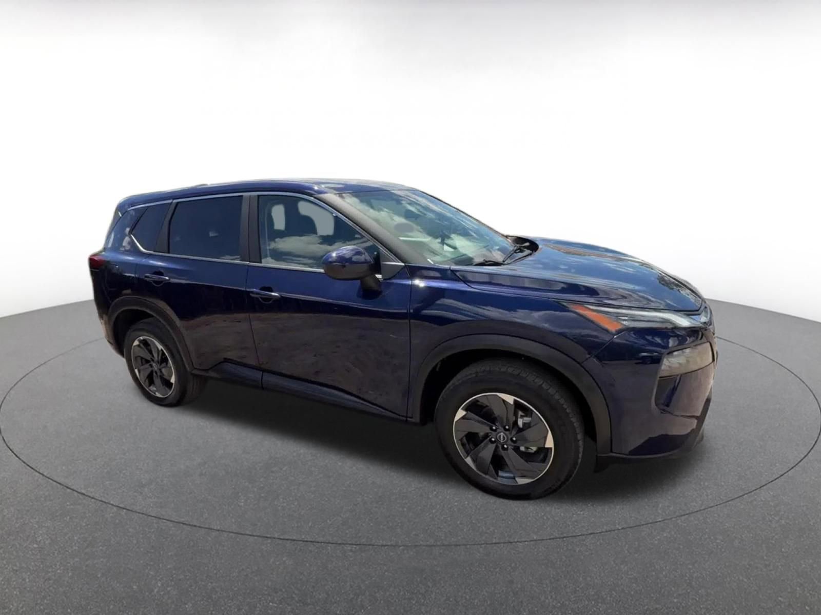 Used 2025 Nissan Rogue SV FWD image 2