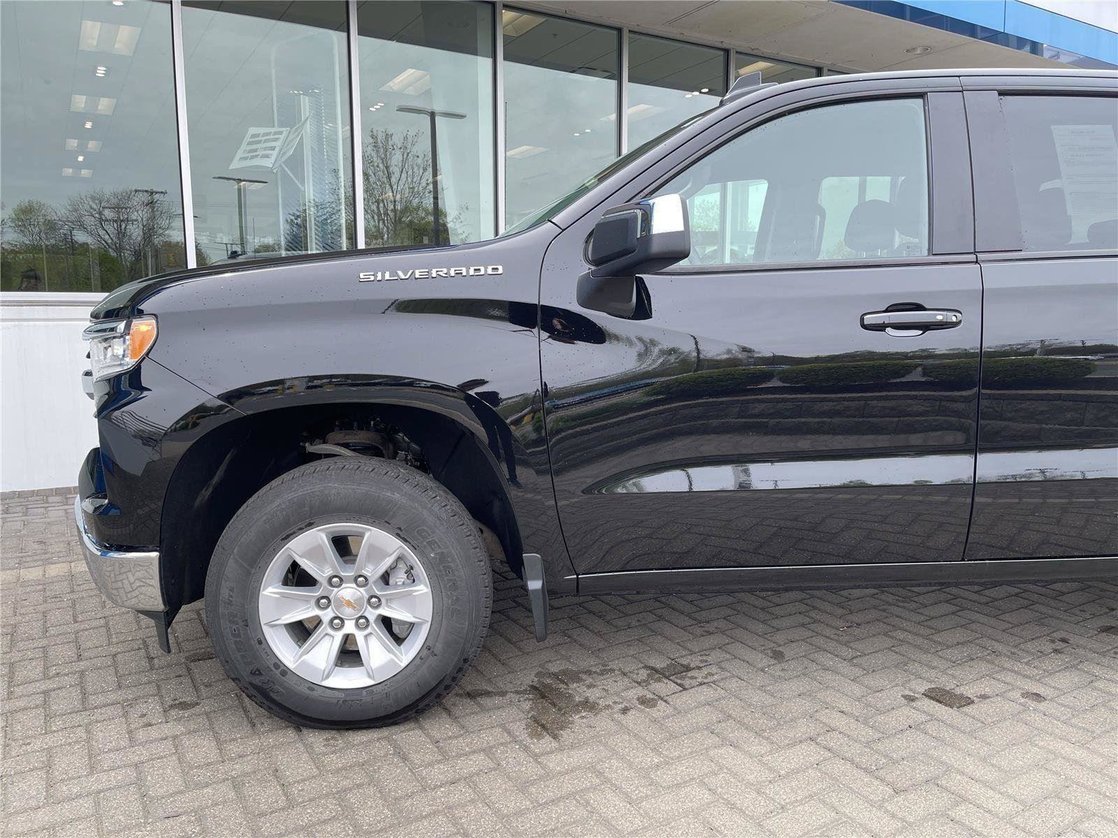 Used 2025 Chevrolet Silverado 1500 LT AWD/4WD image 9