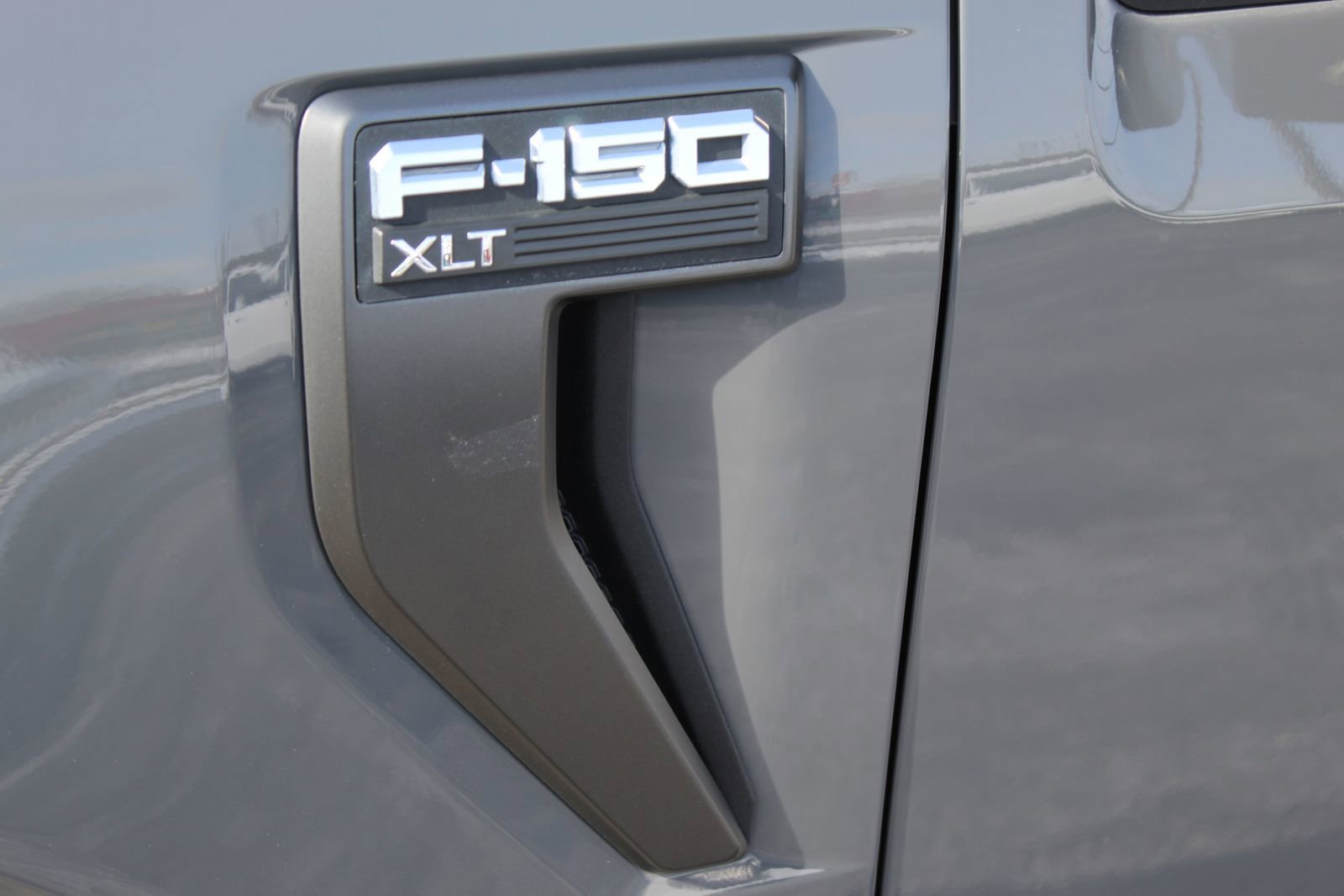 Used 2021 Ford F150 XLT w/ Equipment Group 302A High image 3