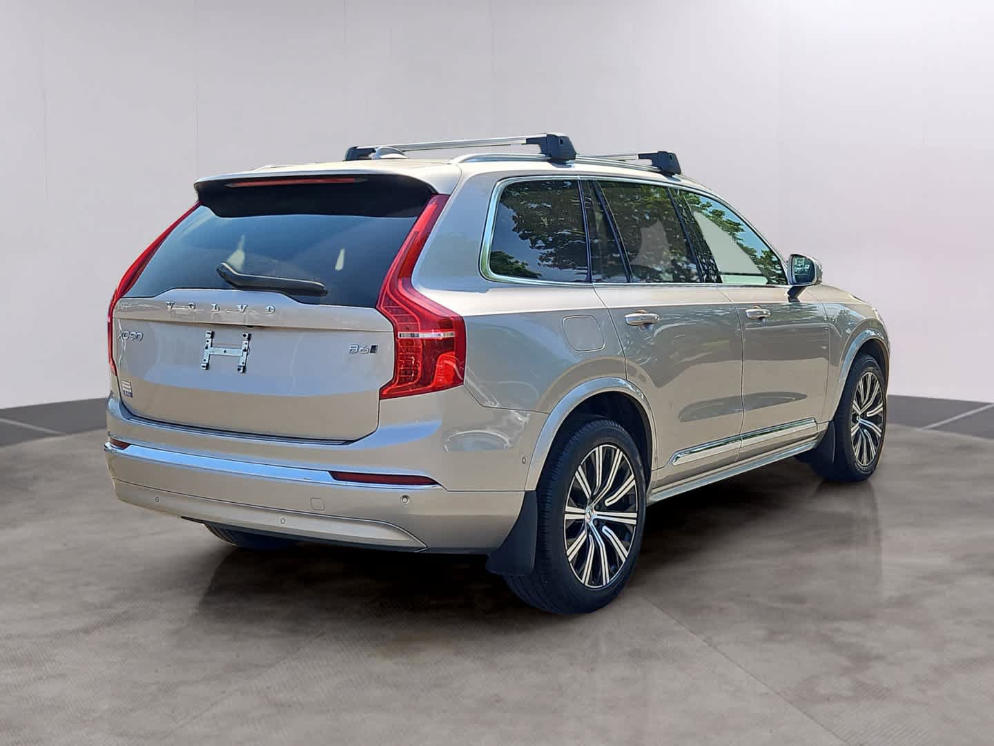 Used 2023 Volvo XC90 B6 Plus w/ Protection Package AWD/4WD image 4