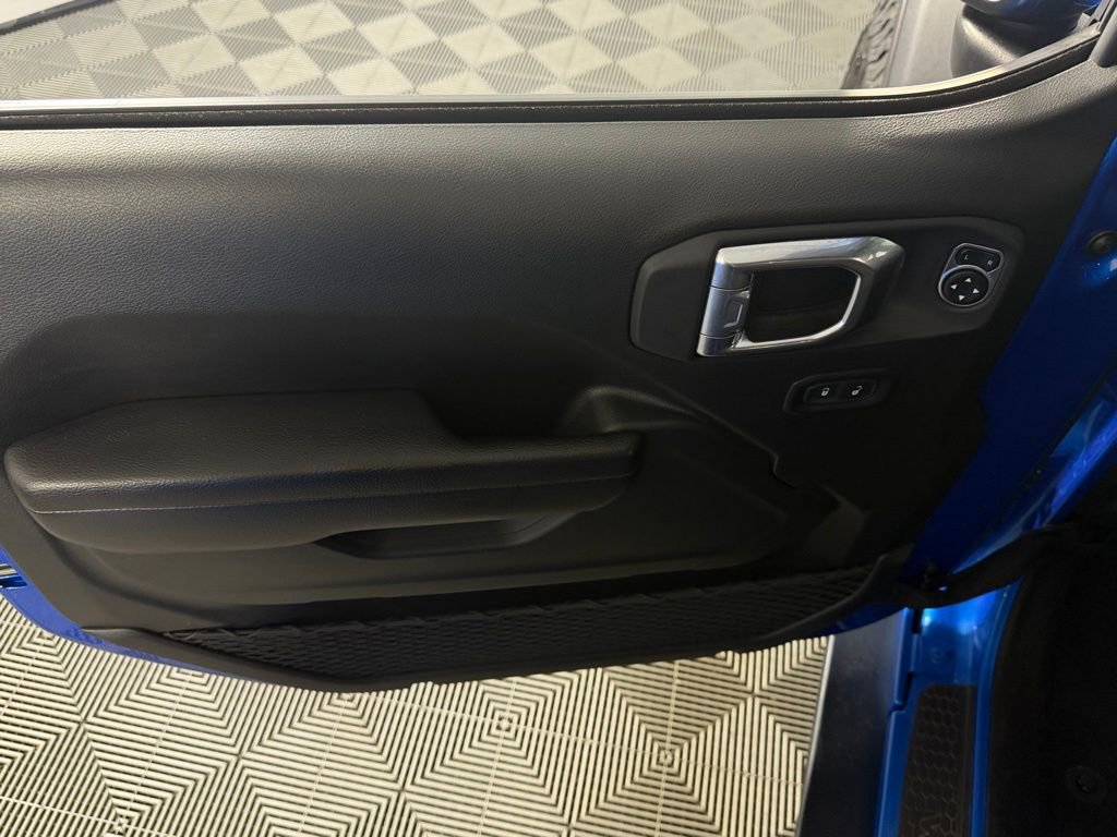 Used 2024 Jeep Wrangler Unlimited Rubicon w/ Capability Package image 29