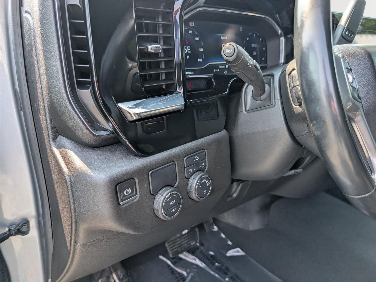 Used 2025 Chevrolet Silverado 1500 LT RWD image 21