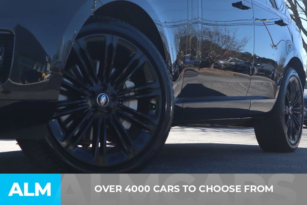 Used 2024 Land Rover Range Rover SE image 2