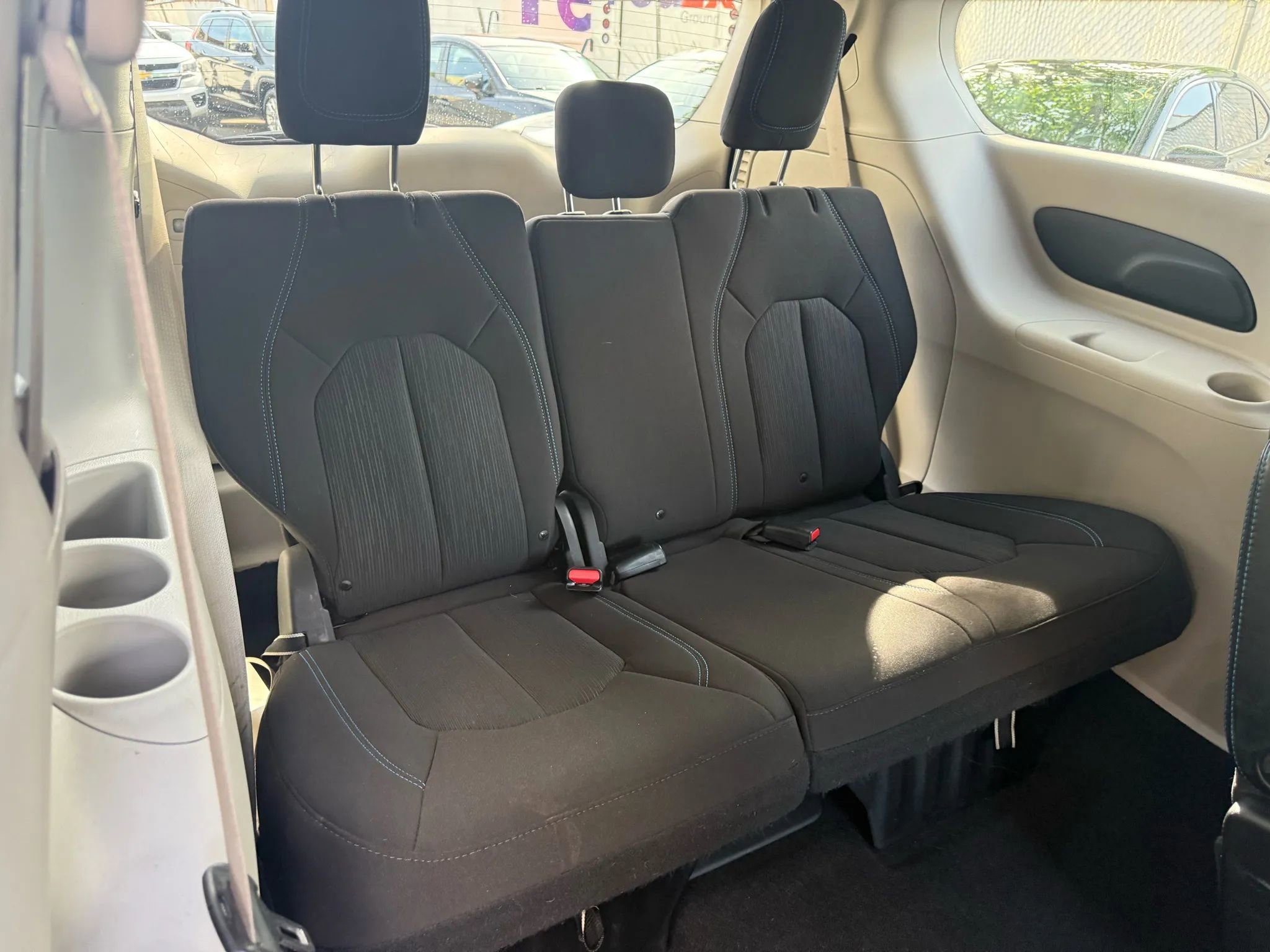 Used 2021 Chrysler Pacifica Touring w/ Uconnect Theater Family Group image 13