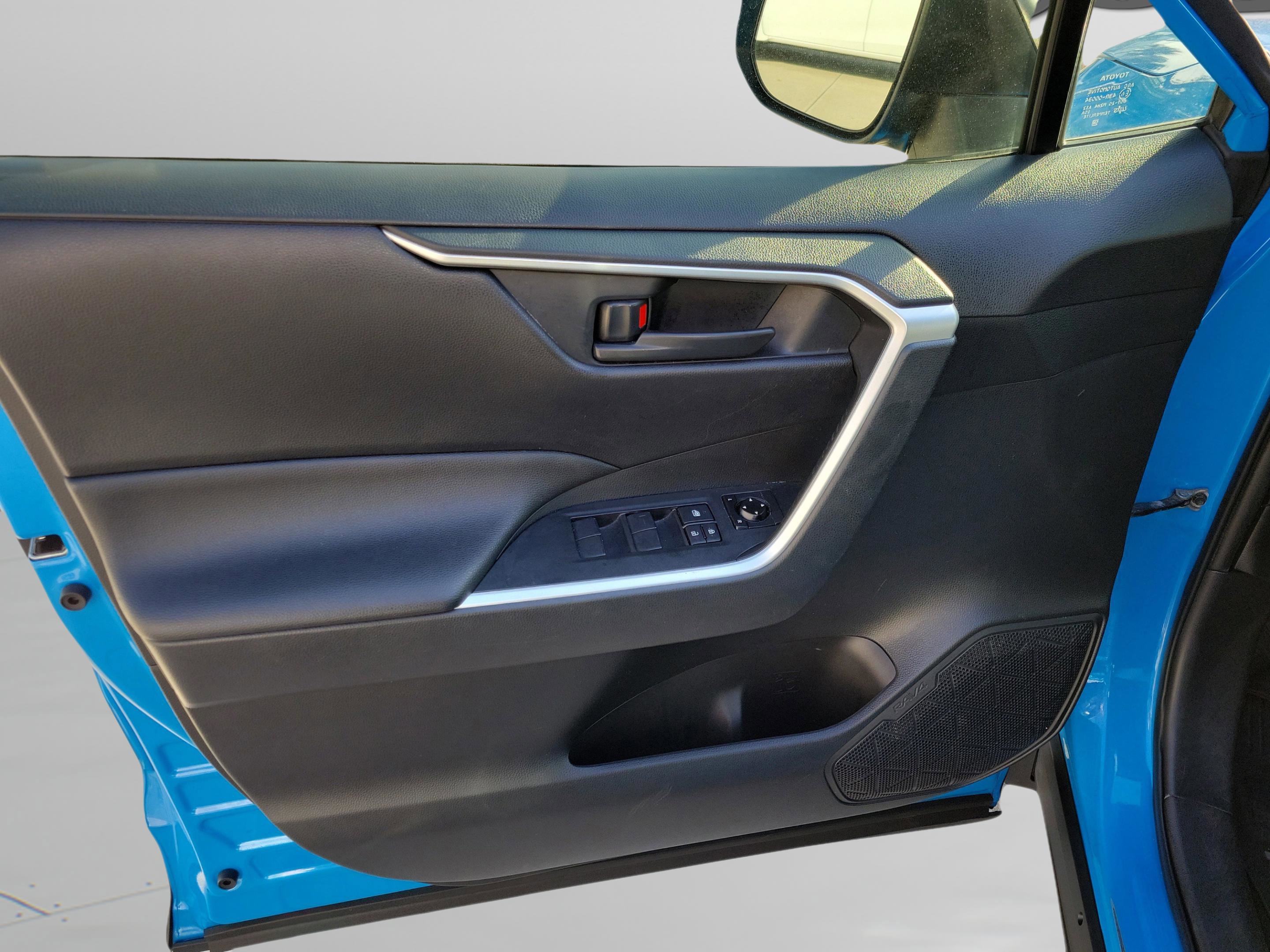 Used 2019 Toyota RAV4 LE w/ All Weather Liner Package AWD/4WD image 29