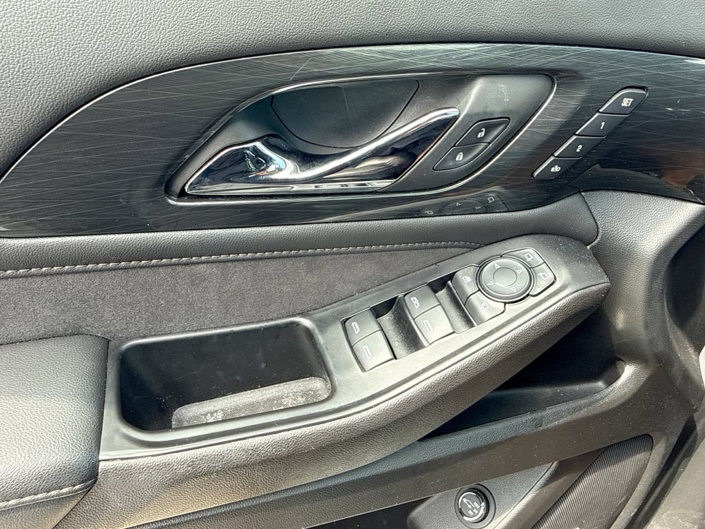 Used 2023 Chevrolet Traverse High Country FWD image 29