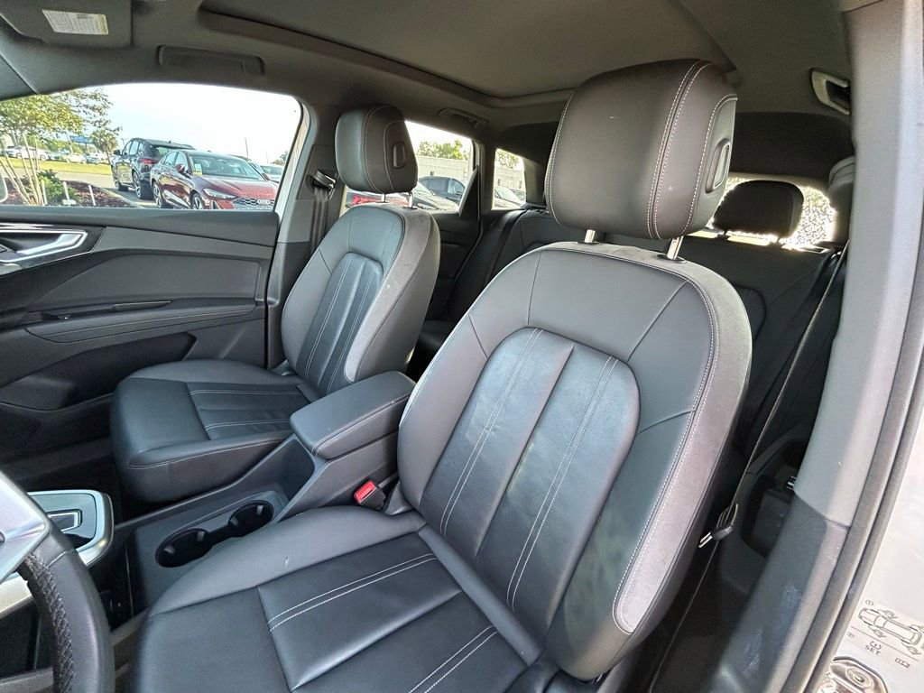 Used 2024 Audi Q4 e-tron Premium w/ Convenience Package image 18