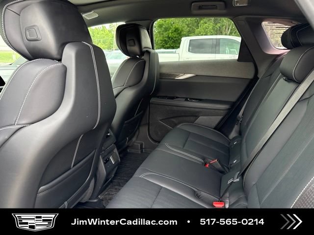 Certified 2025 Cadillac Optiq Luxury 2 w/ LPO, Floor Liner Package AWD/4WD image 10