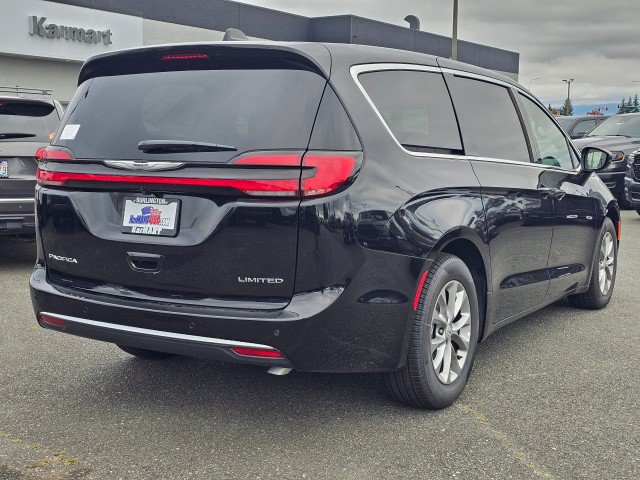 New 2026 Chrysler Pacifica Limited FWD image 3