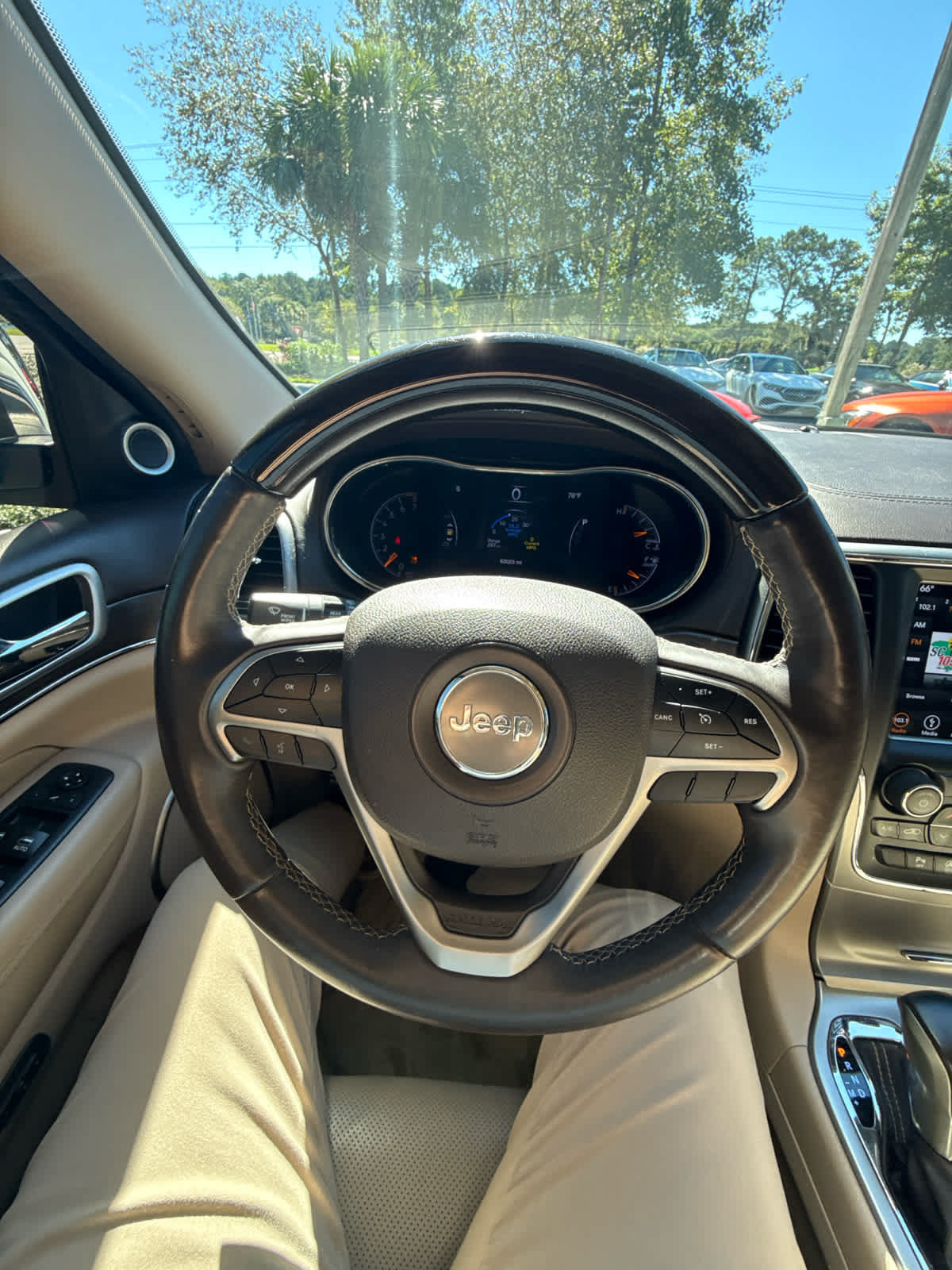 Used 2018 Jeep Grand Cherokee Overland AWD/4WD image 12