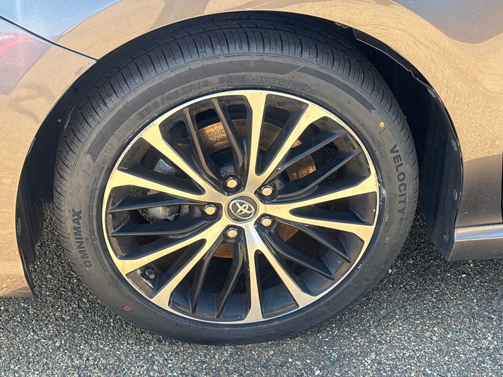 Used 2018 Toyota Camry SE w/ Convenience Package image 9