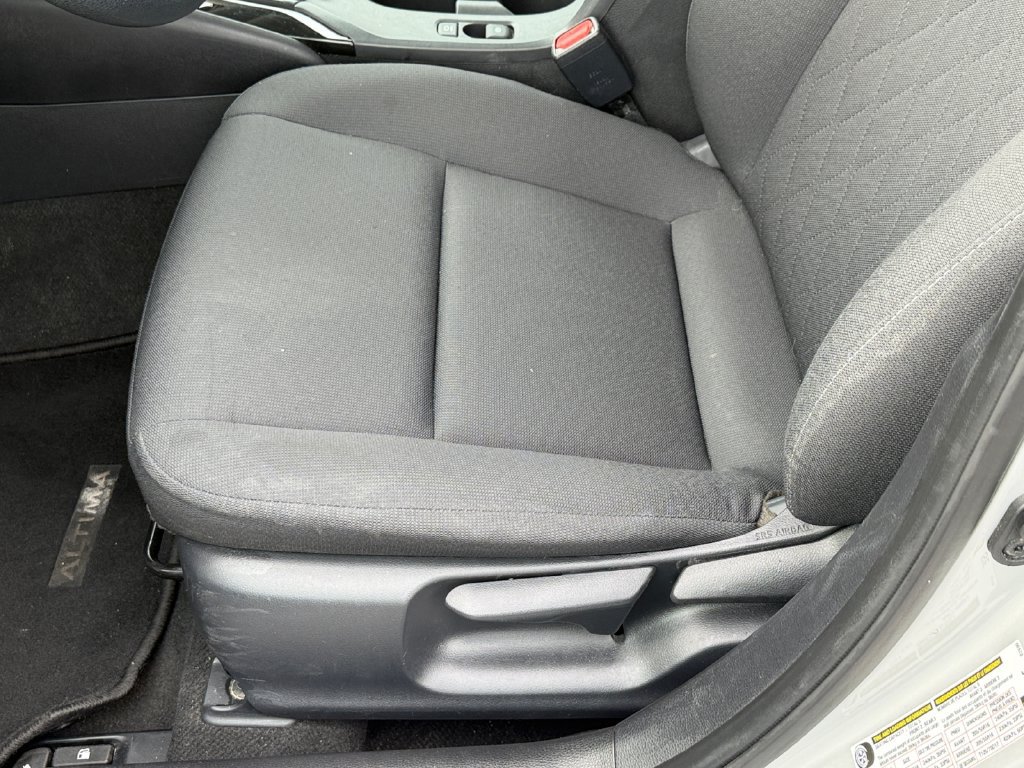Used 2025 Toyota Corolla LE FWD image 22