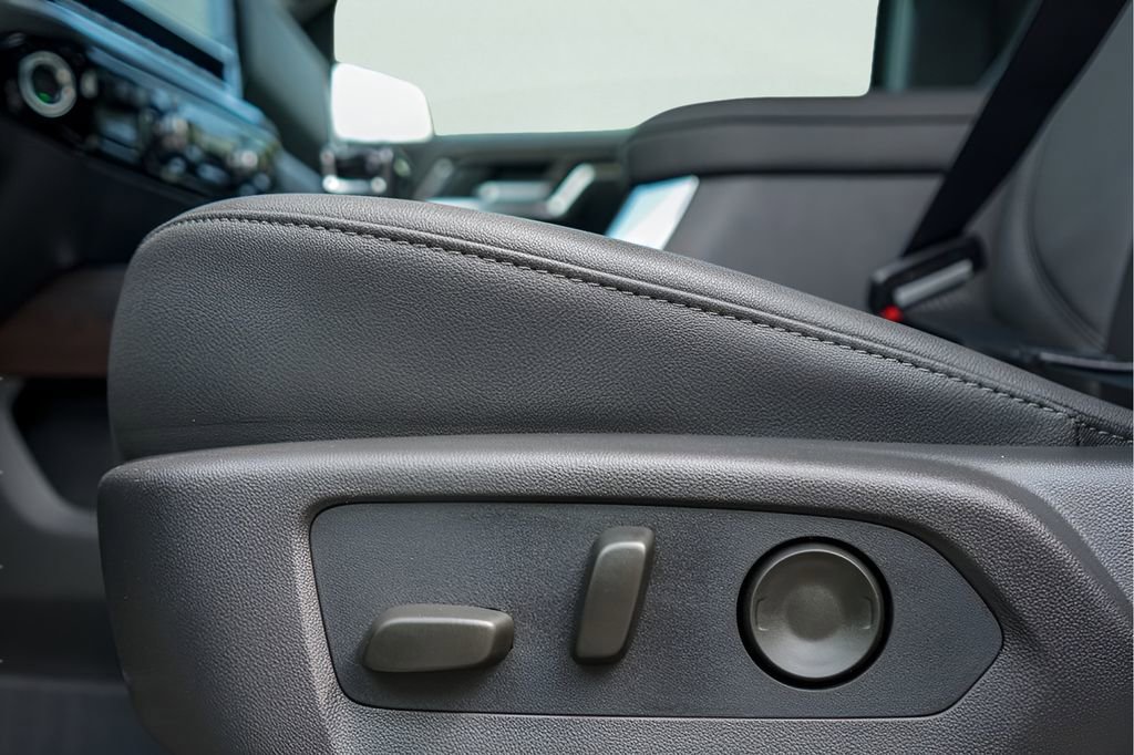 New 2026 GMC Sierra 1500 SLT image 18