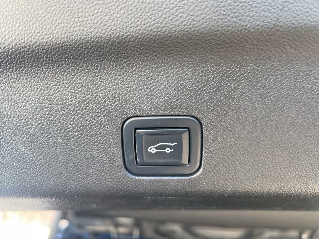 Used 2022 GMC Yukon XL Denali image 39