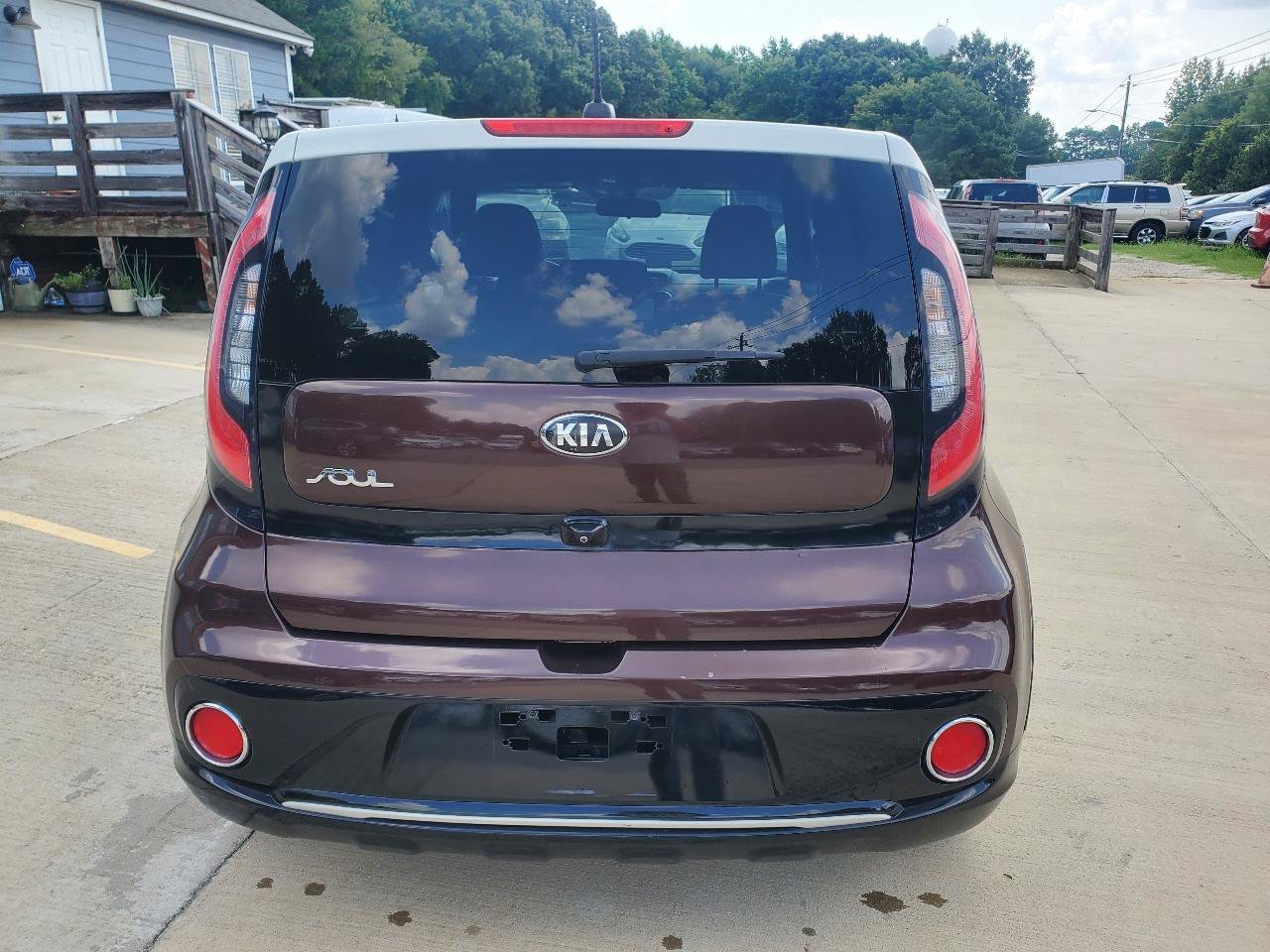 Used 2017 Kia Soul + FWD image 10