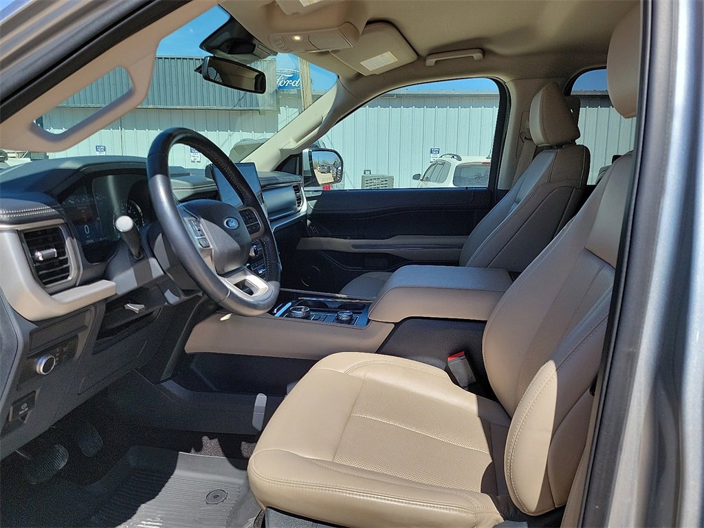 Used 2022 Ford Expedition XLT image 19