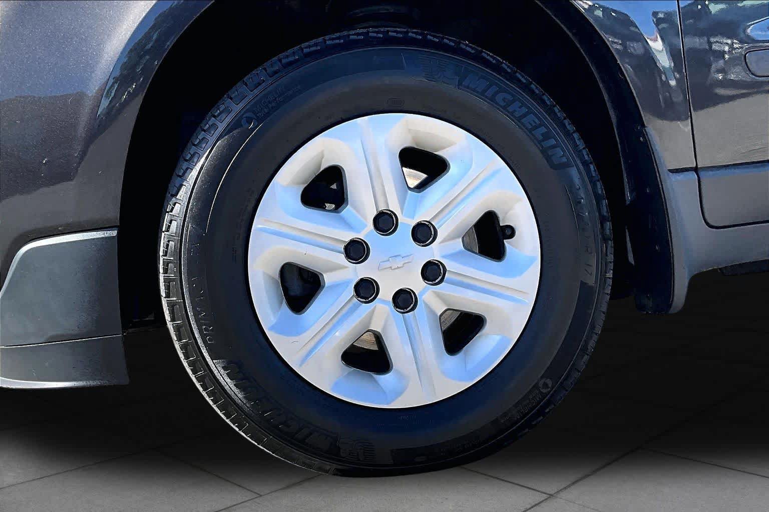 Used 2017 Chevrolet Traverse LS FWD image 11