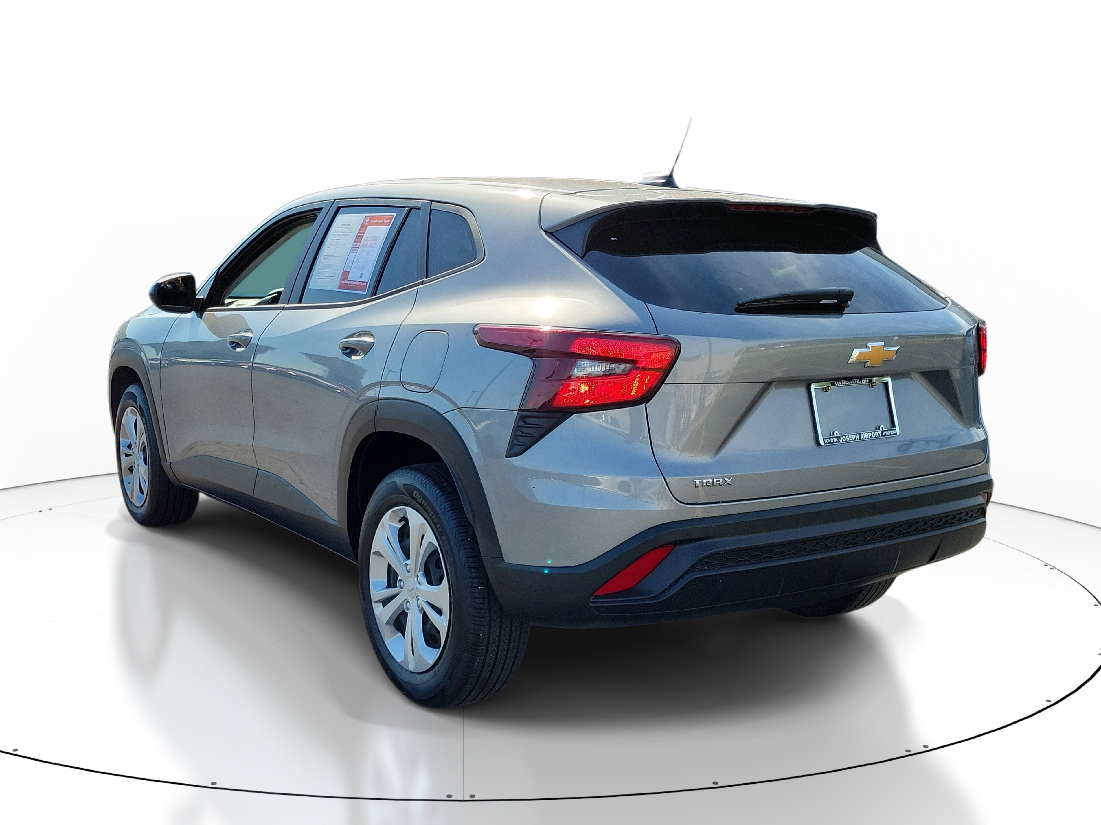 Used 2024 Chevrolet Trax LS w/ Driver Confidence Package FWD image 3