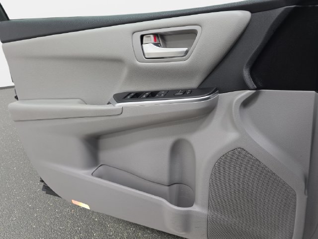 Used 2016 Toyota Camry LE FWD image 25