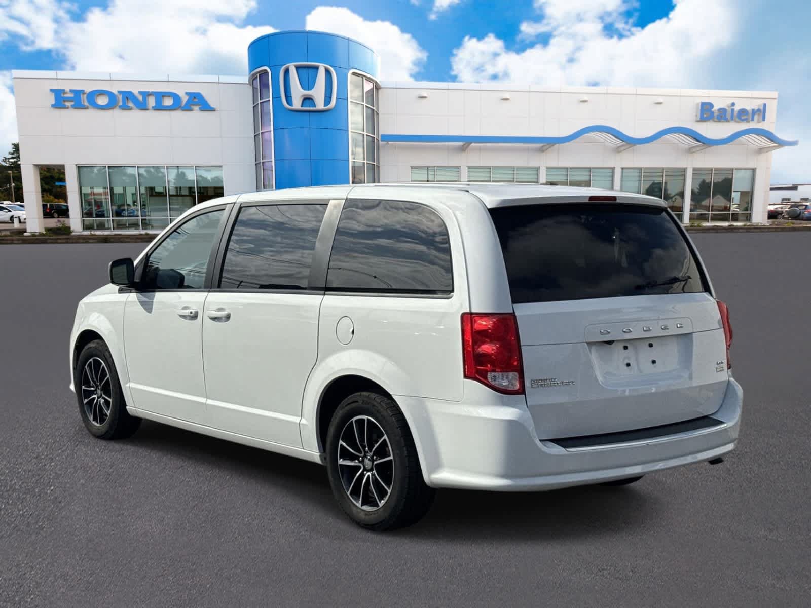 Used 2019 Dodge Grand Caravan GT FWD image 3