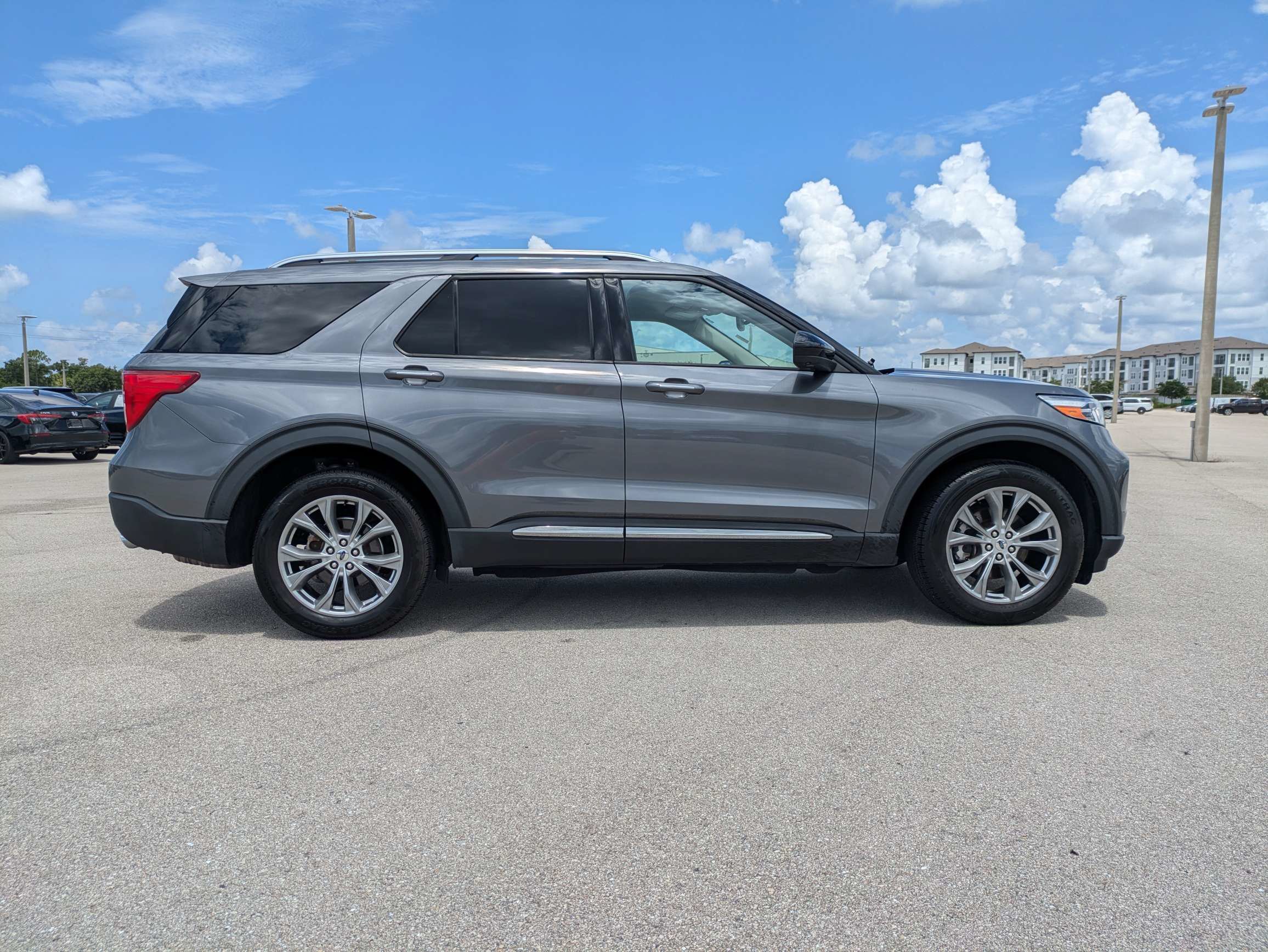 Used 2022 Ford Explorer Limited AWD/4WD image 4