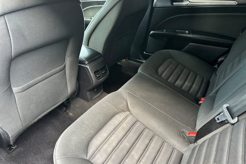 Used 2019 Ford Fusion SE image 13
