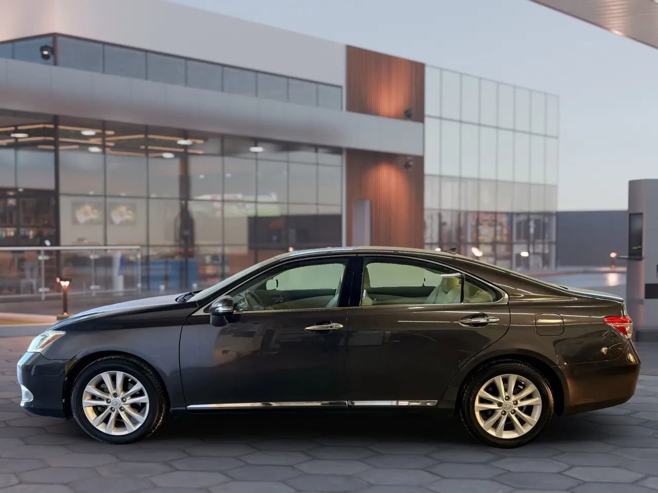 Used 2012 Lexus ES 350 ES 350 Sedan 4D image 2