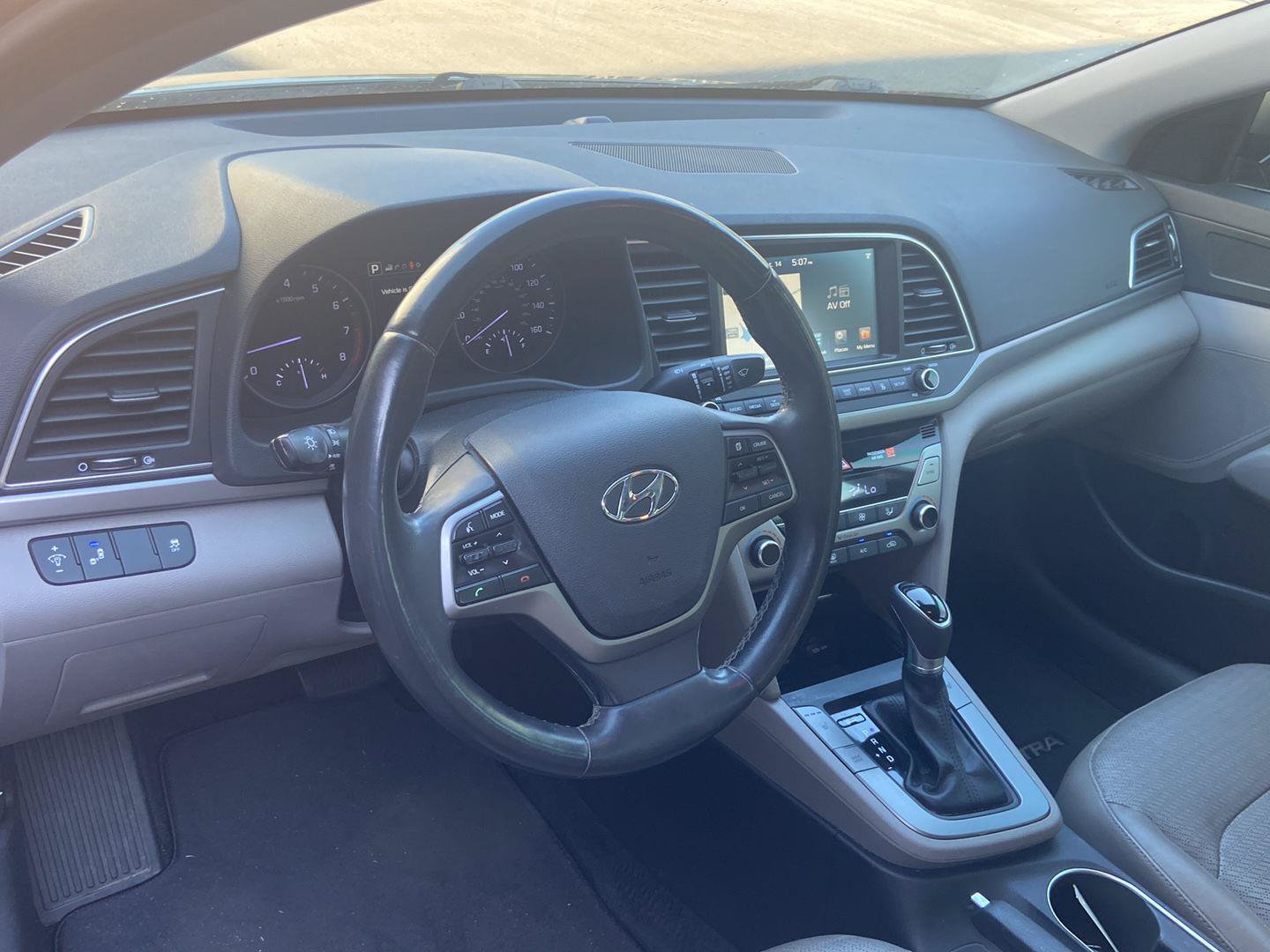 Used 2017 Hyundai Elantra Limited w/ Limited Tech Package 04 FWD image 11