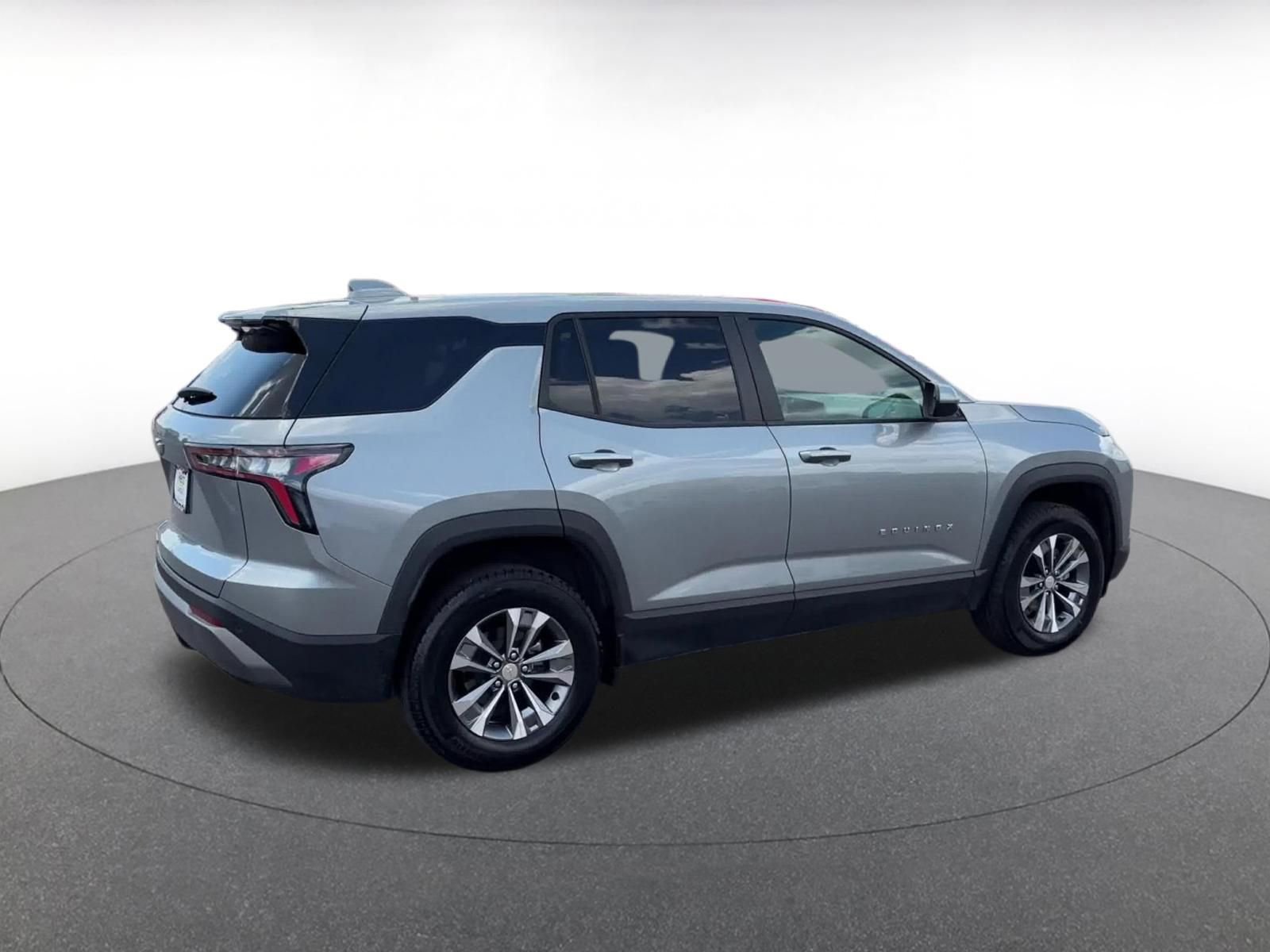 Used 2025 Chevrolet Equinox LT AWD/4WD image 15