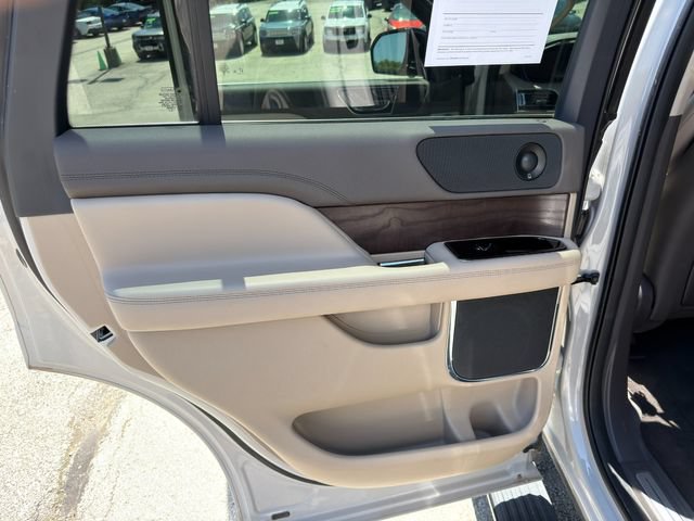 Used 2024 Lincoln Navigator Premiere AWD/4WD image 27