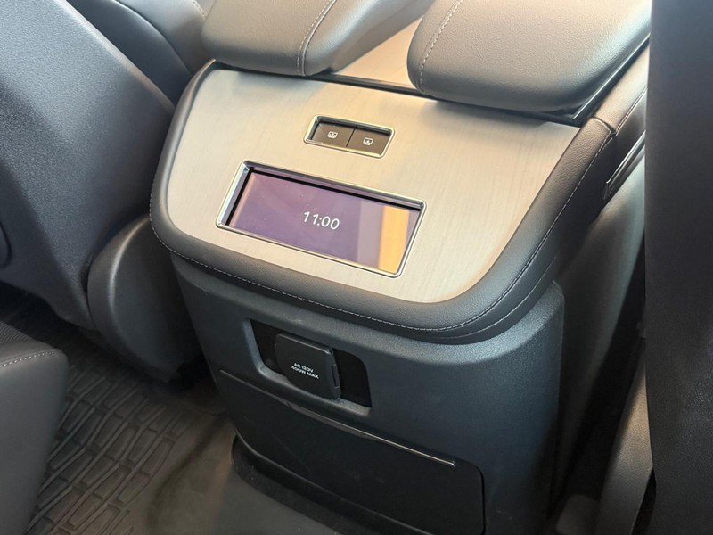 New 2025 Lincoln Navigator L Reserve w/ Jet Appearance Package AWD/4WD image 8