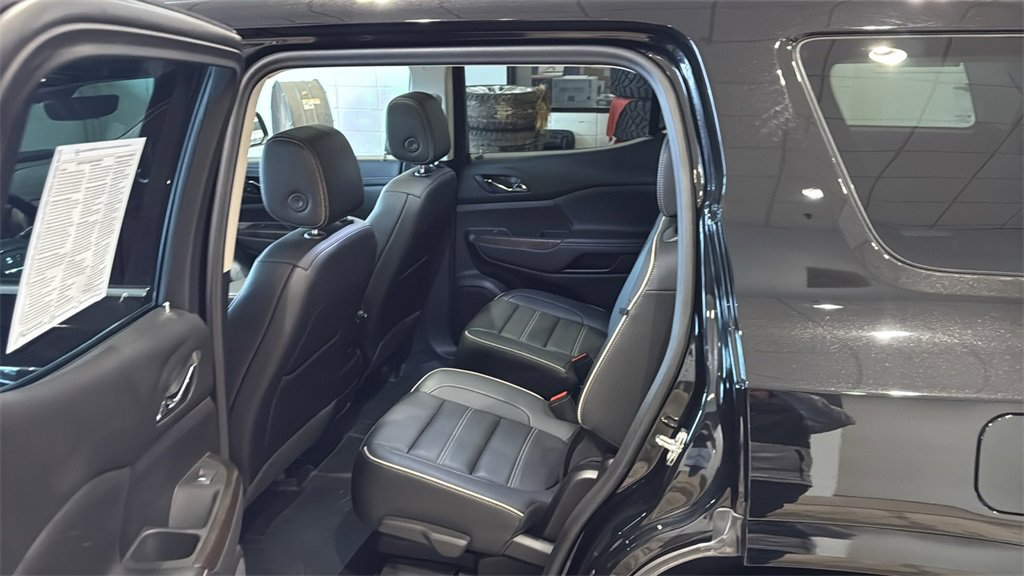 Used 2023 GMC Acadia Denali w/ Black Diamond Edition image 19