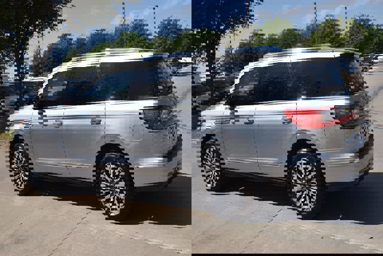 Used 2021 Lincoln Navigator Reserve w/ Luxury Package image 11