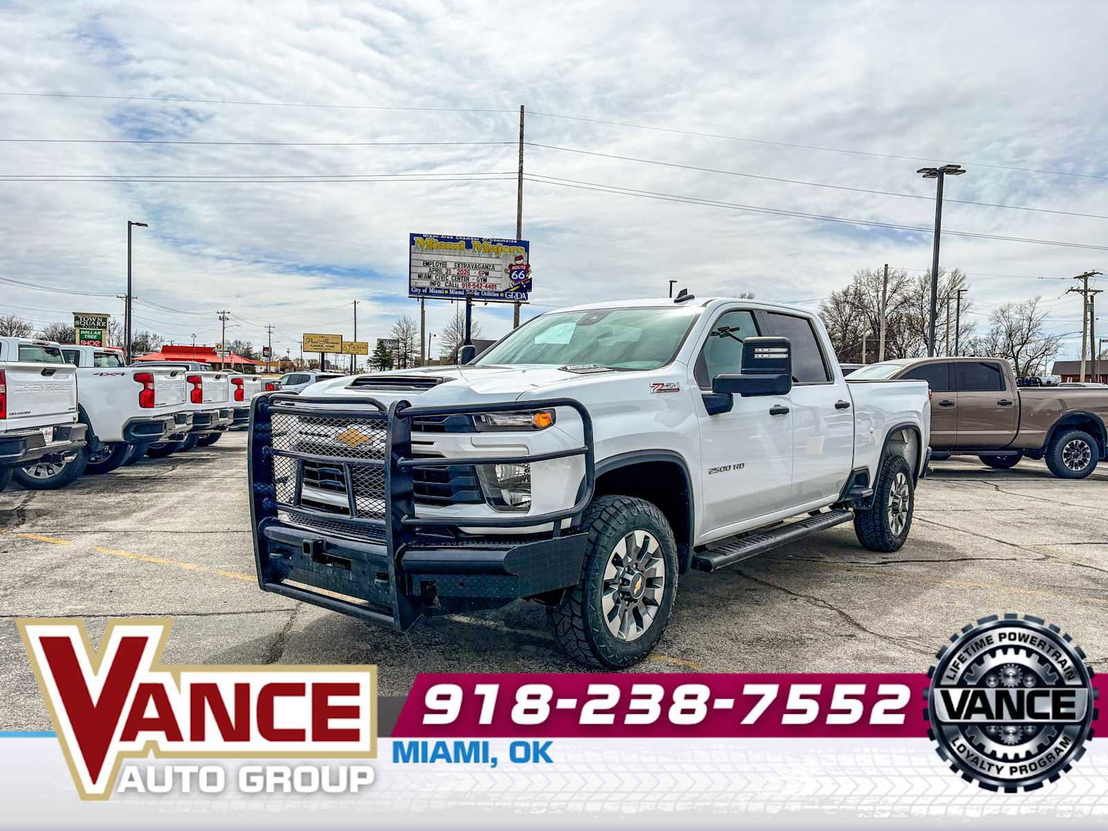Used 2024 Chevrolet Silverado 2500 Custom w/ Custom Value Package image 3